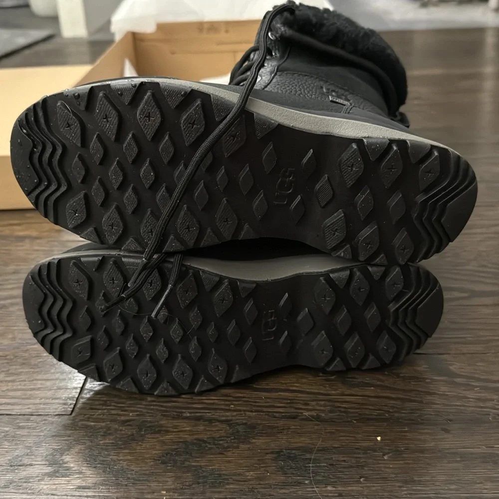 UGG women’s Adirondack Boot III. Size: 6.5. Waterproof. - Picture 5 of 9